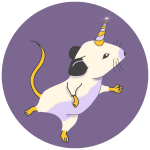 Ein rundes Avatarbild von einer pastellgelben Maus mit gelben, lila und grauen Akzenten und einem Einhorn auf der Stirn, auf lilafarbigem Hintergrund.